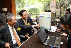 스마트 금융부터 노후 설계까지 전방위 선도