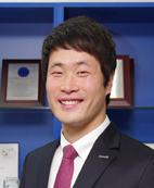 역지사지의 마음으로 대해야 합니다