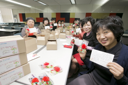 라이나생명, 어버이날 ‘홀몸어르신’을 위한 봉사활동