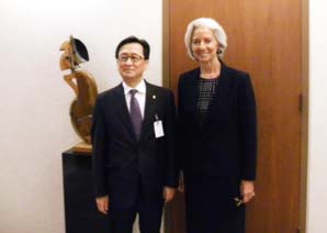 최수현 금감원장, 美서 한국 위상 재확인