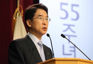 신창재 회장 “고객보장 의미, 백 번이라도 설명해라”