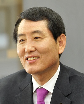 BS금융지주 성세환 회장 마침내 취임