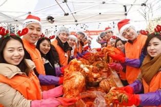 한화생명, 신입사원 ‘사랑의 김치나눔’ 행사