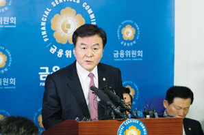 신제윤 위원장, 카드 고객정보 유출 대책 발표