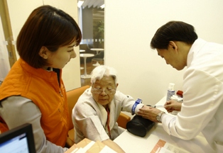 한화생명, 대전 독거노인 건강검진