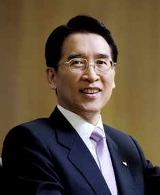 신창재 회장 “보장확대가 사회적 책임”