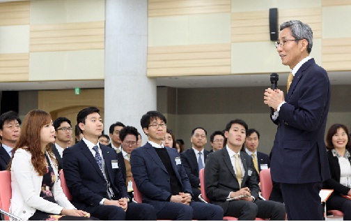 윤종규 회장 직원들과 터놓고 소통