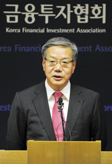 황영기 회장 당선, 힘있는 금투협 원했다