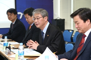 임종룡 금융위원장 “서민금융지원센터 30개 추가설치”