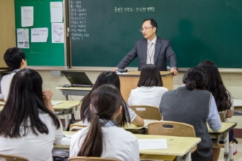 안산튼튼병원 홍원진 병원장, 안산성호중학교 전문 직업인 특강으로 교육재능기부