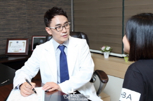 여름 휴가철을 대비한 가슴성형, 빠른 회복력과 자연스러움을 동시에