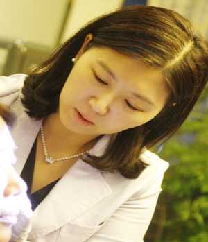 동안외모 위한 필러와 보톡스, 1:1 맞춤 시술로 진행해야 부작용 없어