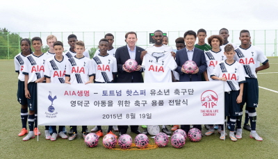AIA생명, 영덕 소외계층 아동에 축구장비 기부