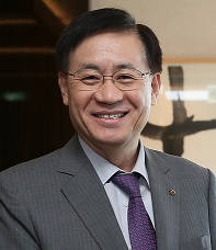 홍기택 산업은행 회장 올 기본급 전액 반납