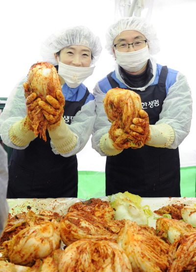 신한생명, 사랑의 김장 나눔 봉사활동 실시