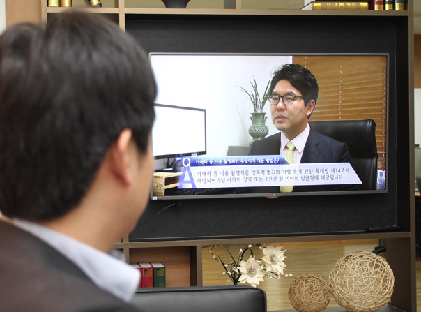 카메라등이용촬영죄, 적극적인 성범죄전문변호사를 만나야