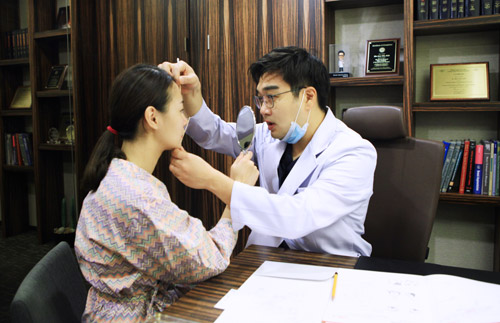 금실리프팅, 아니 얼굴에 금을 넣는다고?