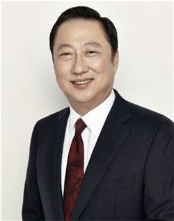 박용만 두산 회장 "신입사원 희망퇴직에서 제외하라"