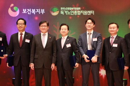 A+그룹, 보건복지부장관상 수상…홀몸 어르신 보호 공로 인정