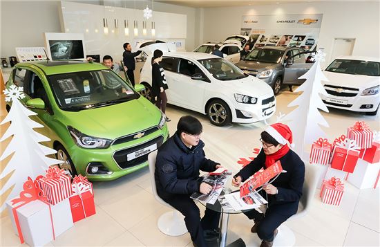 한국GM '스파크 100대' 경품 세례 방문객 ‘쑥쑥’