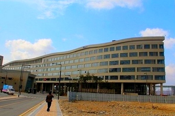 국토교가 올해 해외건설 현장훈련 지원 사업을 통해 중소·중견건설업체 신규 채용인력 300명을 해외건설현장에 파견한다. 세종시 국토부 청사. 정수남 기자