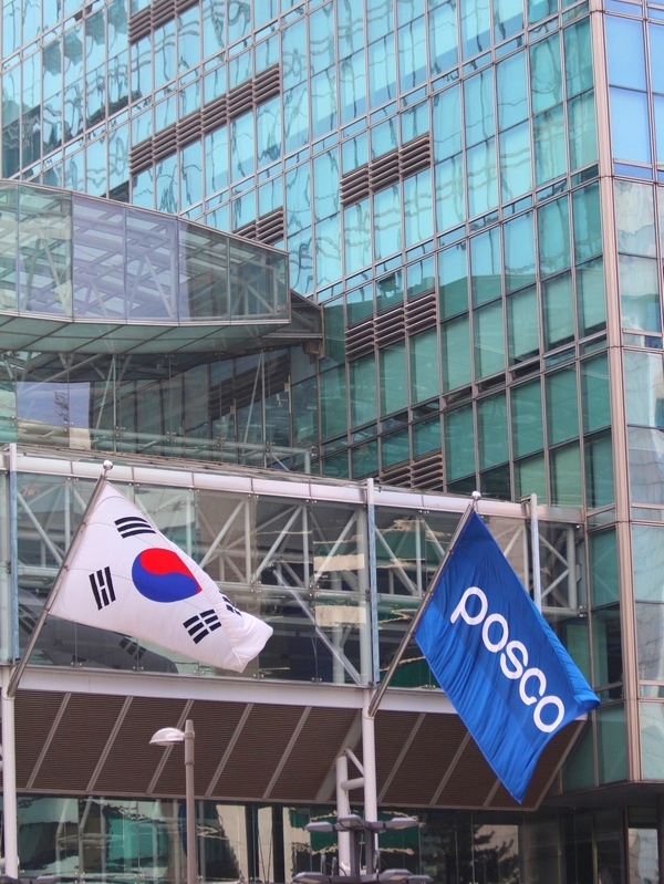 포스코가 디트로이트모터쇼에 사상 처음 참가하고 매출 확대를 노린다. 서울 테헤란로에 위치한 포스코센터. 정수남 기자