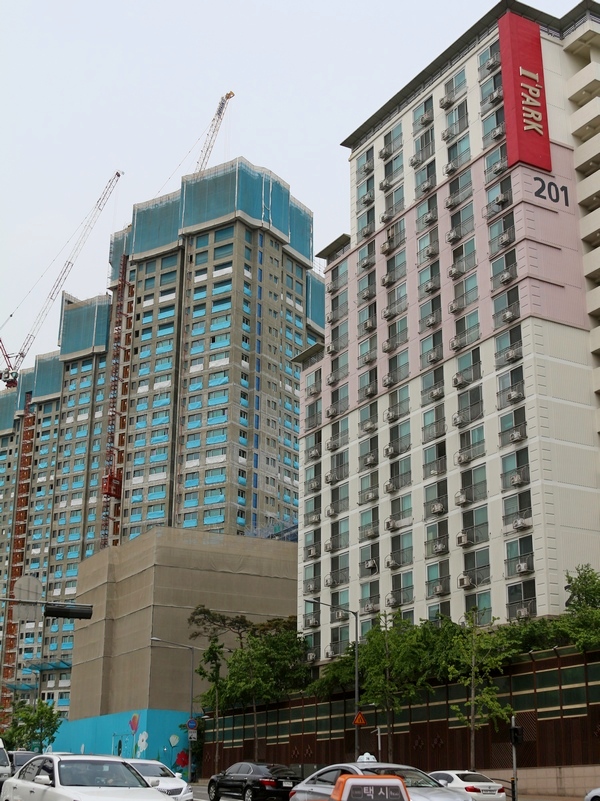 재건축 중인 서울 강남 개나리아파트. 정수남 기자