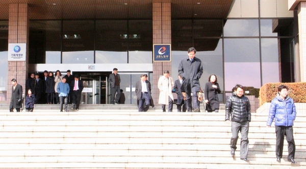 직장인, 직급 낮을수록 ‘두얼굴’