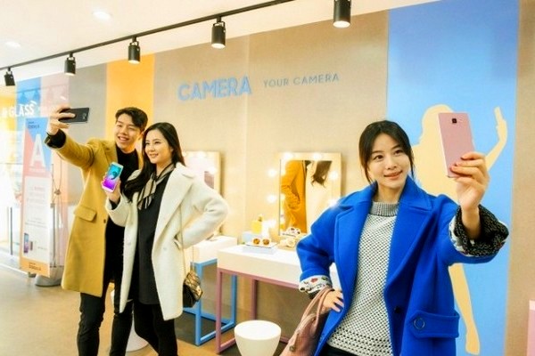 ‘A 플레이그라운드’의 카메라 체험존. 삼성전자 제공