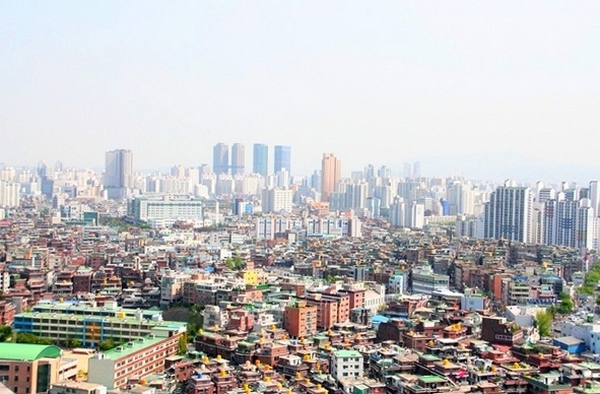 올해 표준단독주택 공시가격 변동률이 전년도 상승률보다 소폭 상승했다. 서울 구로구 일대. 정수남 기자