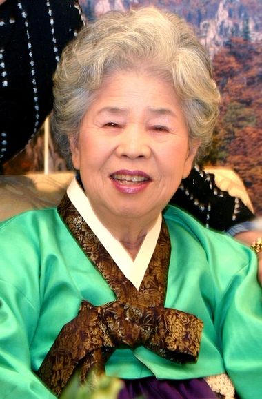 최신원 SKC 회장의 어머니인 노순애 여사가 28일 오후 9시 39분 향년 89세를 일기로 별세했다./사진제공=SK