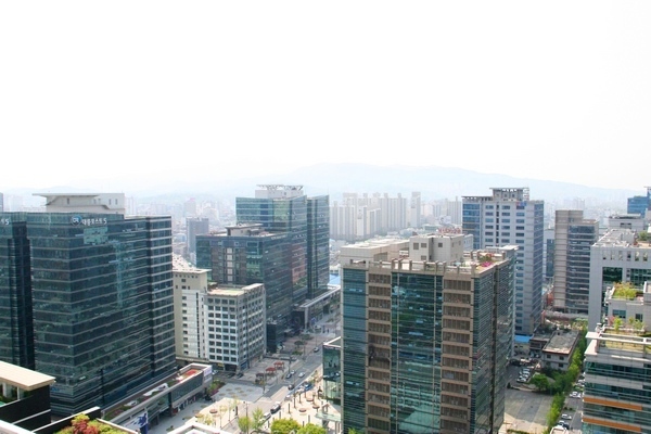 지난해 기업과 공공연구소, 대학 등의 지식재산 관련 인프라 구축이 개선되고 R&D 과정에서 특허정보를 활용이 활발한 것으로 조사됐다. 벤처 기업이 몰려 있는 서울 가산디지털단지 전경. 정수남 기자