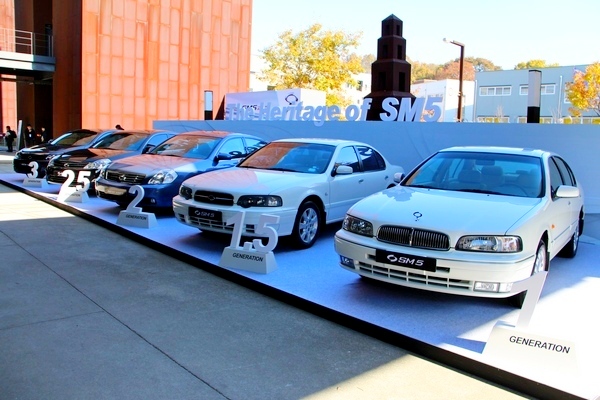 (오른쪽부터)1998년 선보인 1세대 SM5부터 3세대 SM5. 정수남 기자