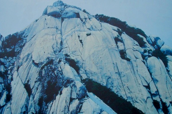 환경부가 국립공원 등 5대 환경분야 6558곳을 선정해 안전진단을 진행한다. 사진은 북한산국립공원 백운대 전경. 정수남 기자