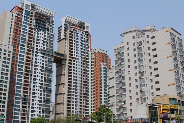 내달부터 5월까지 전국 입주예정 아파트가 모두 5만5073세대로 집계됐다. 사진은 최근 완공된 서울 중구아파트 단지. 정수남 기자