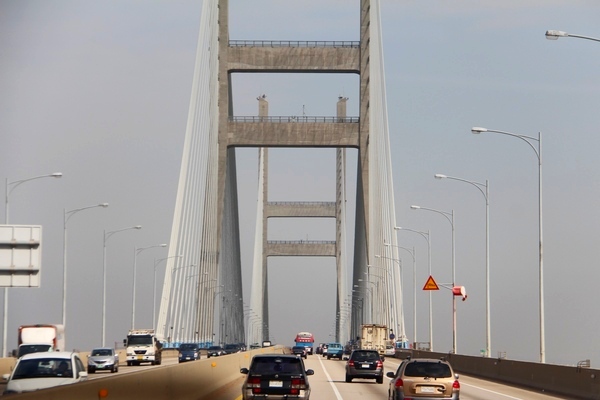 국토교통부와 한국도로공사가 ‘초장대교량사업단’의 1단계 성과 발표회를 갖는다. 서해대교 모습. 정수남 기자