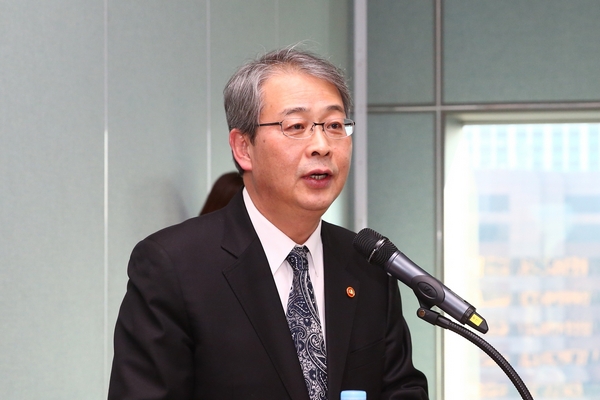△ 임종룡 금융위원장이 19일 여의도 금융투자협회에서 ‘카드사 경쟁력 강화 방안’을 주제로 열린 금요회에 참석해 모두발언을 하고 있다./사진제공=금융위원회