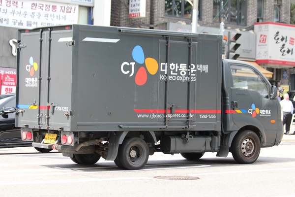 CJ 대한통운 택배 차량. 정수남 기자