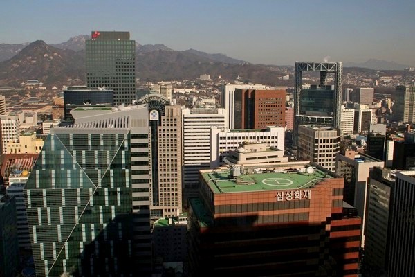 지난달 대기업 계열사는 12개사가 늘고, 14개사가 줄었다. 사진은 서울 중구 모습. 정수남 기자