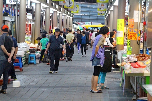 성남 현대시장 풍경. 정수남 기자