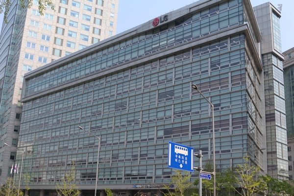 서울 새문안로 LG생건 사옥. 정수남 기자