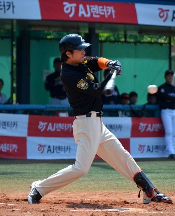 AJ렌터카가 올해로 6회째를 맞은 ‘AJ렌터카배 전국생활체육 직장인야구대회’ 참가팀을 내달 5일까지 모집한다. 사진은 지난해 대회 장면. AJ렌터카 제공