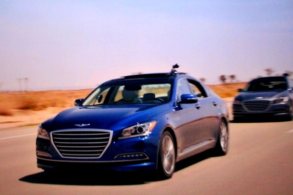 현대자동차그룹이 2030년 자율주행차량 상용화를 목표료 2조원 이상을 투입한다. 사진은 미국에서 실시한 현대차 제네시스 자율주행 시험 장면. 정수남 기자