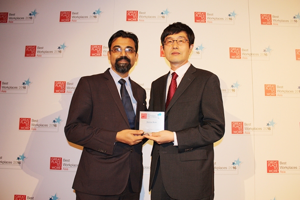 △프라센지트 바타차르야 GPTW 인도 CEO, 신한은행 이기형 시드니지점 개설준비위원장/사진제공=신한은행