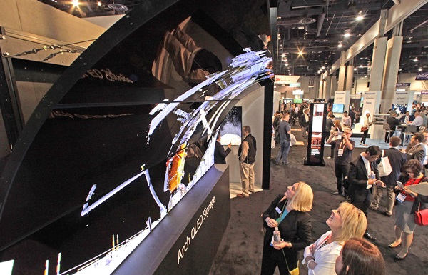 LG전자, 미국서 올레드 사이니지 대거 선보여