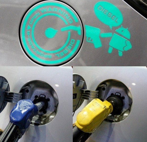 (위부터 시계방향으로)한 스포티지 운전자가 자신의 차가 경유 차량임을 주유구에 표시했다. 경유 스포티지에는 휘발유 주유건과 경우 주유건 모두 들어간다. 정수남 기자