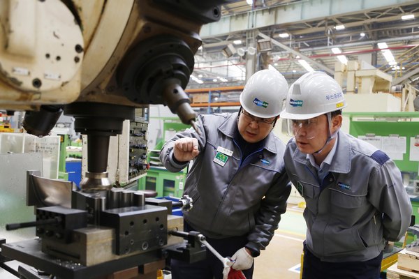 두산중공업 장천순 기술상무 작업모습./제공=두산중공업