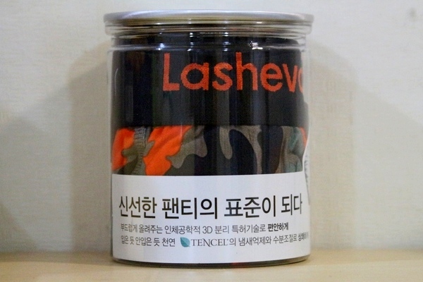 라쉬반은 ‘신선한 남성 팬티’를 강조하기 위해 낱개 포장의 경우 투명 프라스틱 통에 캔처럼 딸 수 있도록 제품 포장부터 차별화 했다. 정수남 기자