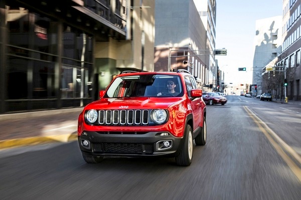 지프 레니게이드.