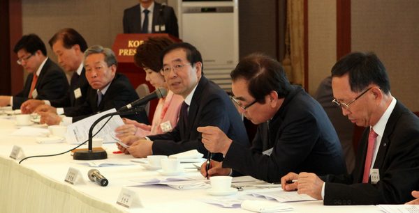 20일 열린 서울경제위원회에서 박원순 서울시장이 인사말을 하고 있다./제공=대한상공회의소